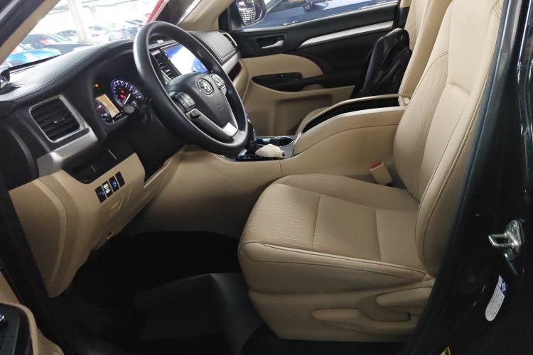 Used Toyota Highlander 2017 2.0T Two-Wheel Drive Elite Version 7 Seats Left Front Seat