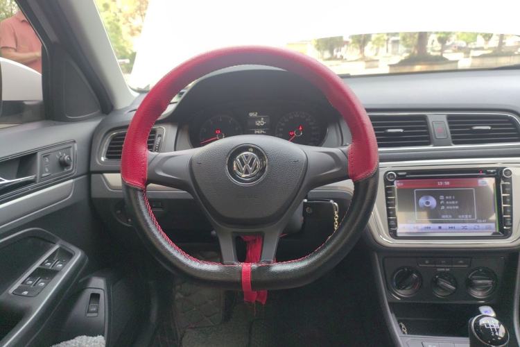 Used Volkswagen Lavida 2015 1.6L Manual Fashion Edition Steering Wheel
