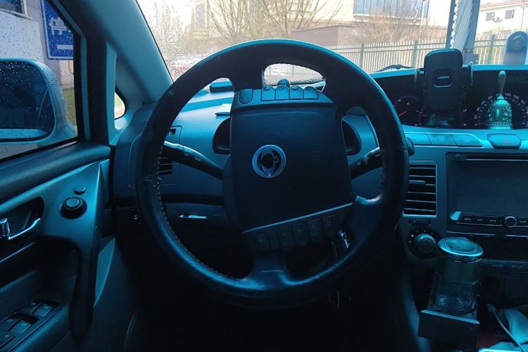 Used SsangYong Rodius 2014 2.0T Diesel 4x4 Luxury Navigation Edition Steering Wheel