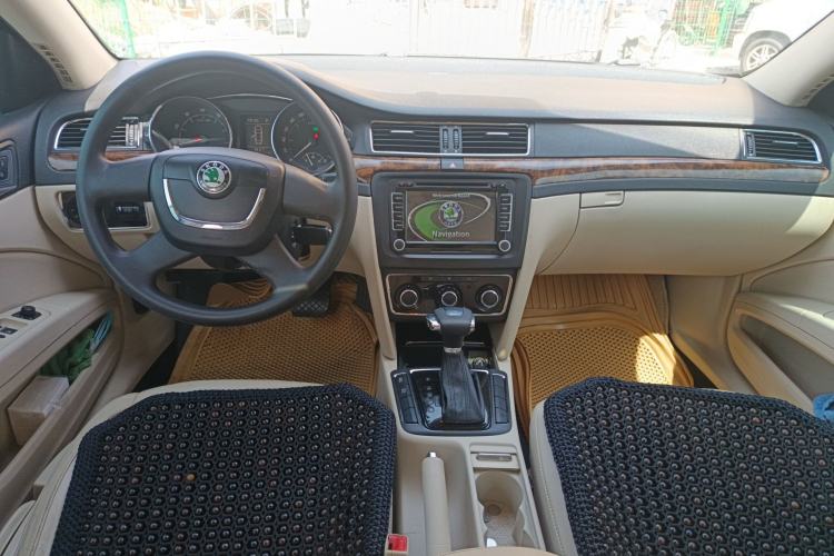 Used Skoda Superb 2012 1.8TSI Automatic Elegant Edition Center Console