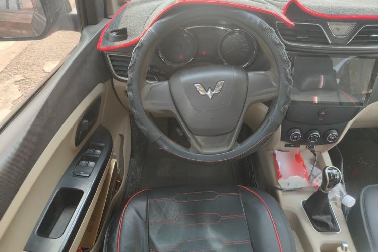Used Wuling Hongguang 2015 1.5L S1 Standard China V-Emission Standards Steering Wheel