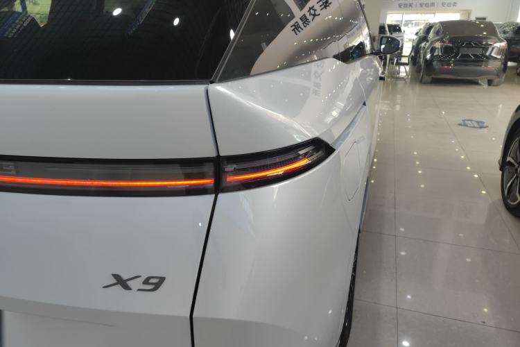 Used XPeng X9 2025 740 Ultra-Long Range Max Exterior 3