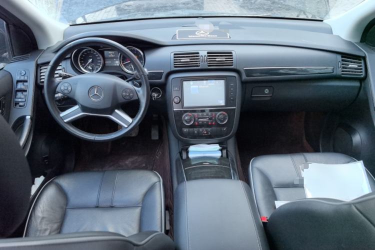 Used Mercedes-Benz R-Class 2014 R 400 4MATIC Business Model Center Console