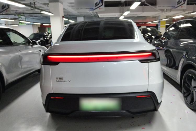 Used Tesla Model Y 2025 Rear-Wheel-Drive Version