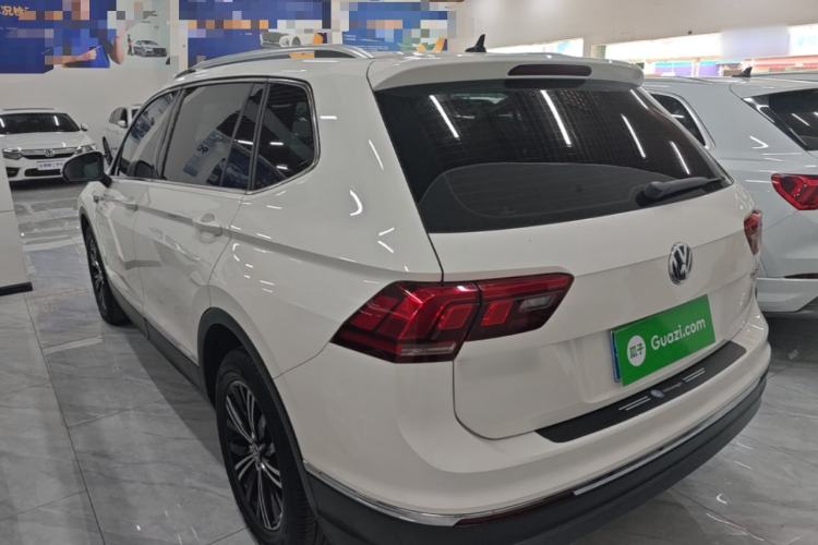 Used Volkswagen Tiguan L 2020 330TSI Automatic Two-Wheel Drive Panoramic Comfort Edition China VI Standard
