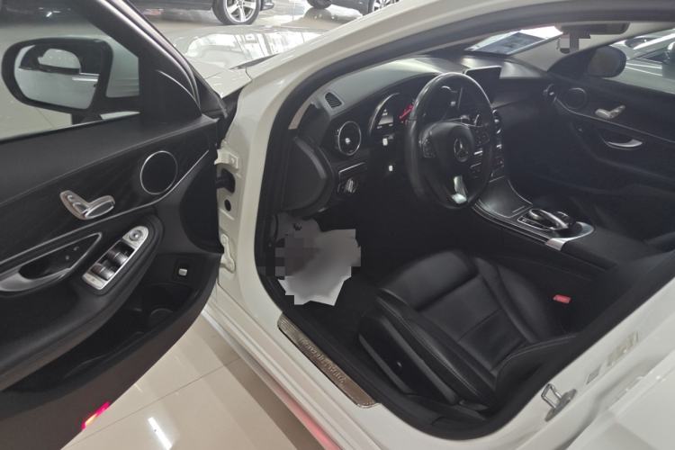 Used Mercedes-Benz C-Class 2018 C 180 L Fashion Edition Sport Version Interior 4