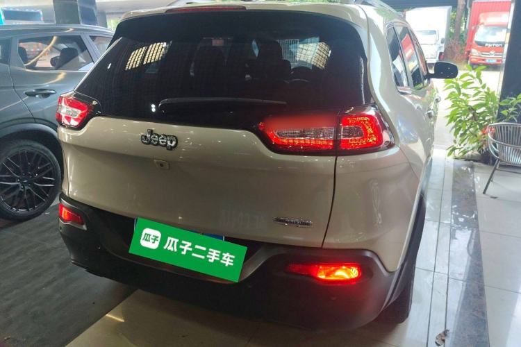 Used Jeep Cherokee 2016 2.0L Superior Edition