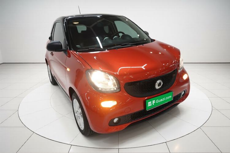 Used smart forfour 2018 1.0L 52 kW Dynamic Edition Front Right 45 Deg