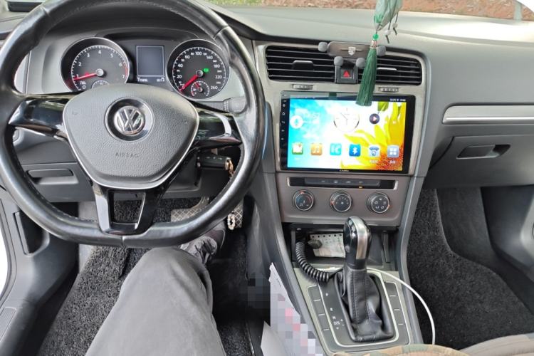 Used Volkswagen Golf 2016 1.6L Automatic Comfort Model Center Console