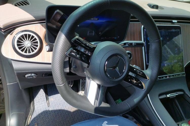 Used Mercedes-Benz EQE SUV 2024 350 4MATIC Luxury Edition Steering Wheel