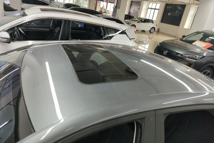 Used Roewe i5 2021 1.5L CVT Diamond Edition Roof