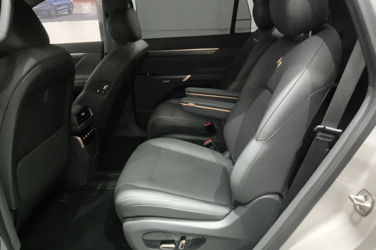 Used Dongfeng eπ eπ008 2024 210Max Range-Extended Version 6 Seats Left Rear Seat