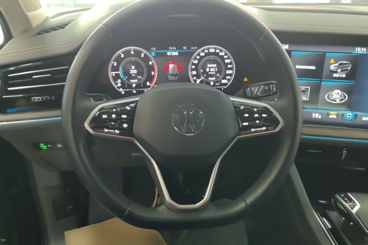 Used Volkswagen Touareg 2021 3.0 TSI Luxury Edition Black Diamond Sport Package Steering Wheel