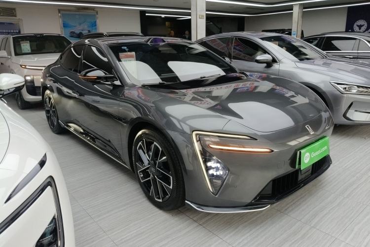 Used Avatr 06 2025 Ultra Pure Electric Edition Front Right 45 Deg