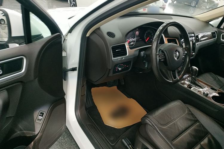 Used Volkswagen Touareg 2011 3.0 TSI Standard Version
