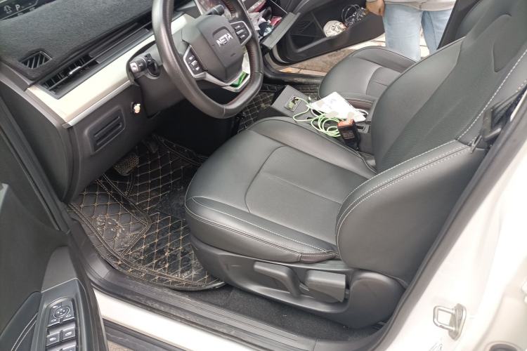 Used NETA V 2022 Long-Range Industry Custom Edition Left Front Seat
