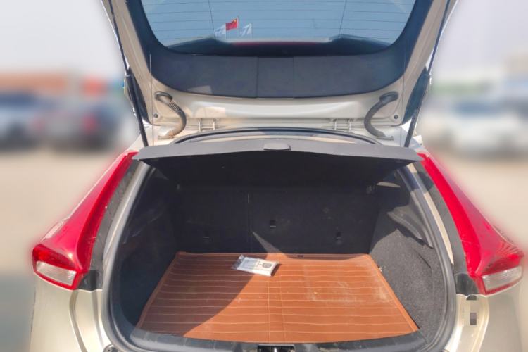 Used Volvo V40 2017 T3 Zhiyi Edition Trunk