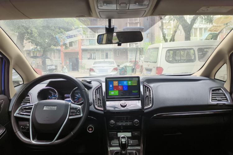 Used Lifan Auto Xuanlang 2017 1.8L Manual Comfort Model Center Console