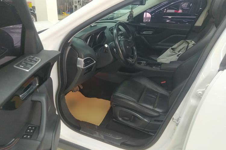 Used Jaguar F-PACE 2016 2.0T Two-Wheel Drive Urban Luxury Edition