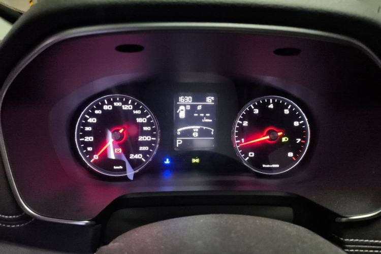 Used Roewe RX5 2018 20T Two-Wheel Drive Automatic Internet Smart Edition