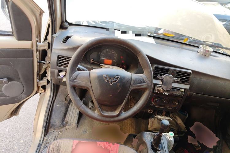 Used Wuling Rongguang 2011 1.2L Base Version
