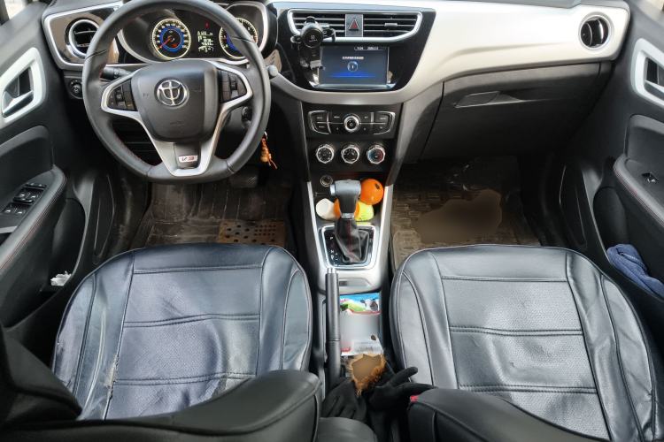 Used Brilliance V3 2015 1.5L Automatic Elite Model Center Console