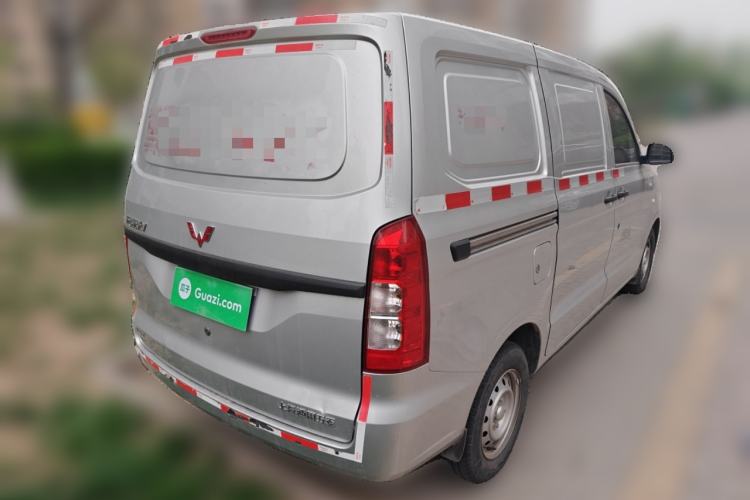 Used Wuling Hongguang V 2022 1.5L Jingqu Edition Enclosed-Window Vehicle with Electric Power Steering LAR