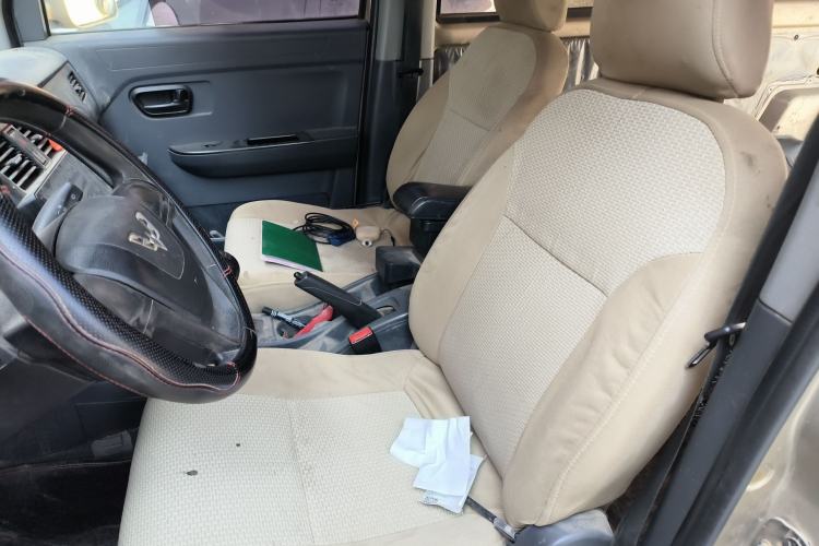 Used Wuling Rongguang V 2015 1.5L Practical Version Left Rear Seat