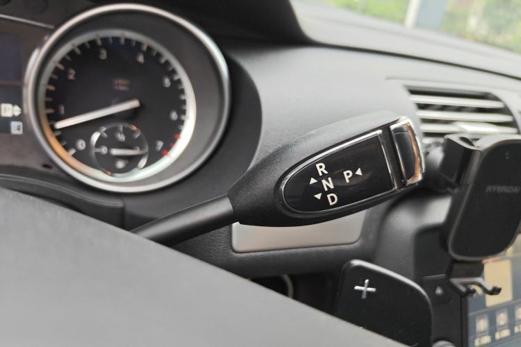 Used Mercedes-Benz R-Class 2014 R 320 4MATIC Business Model Gear Lever