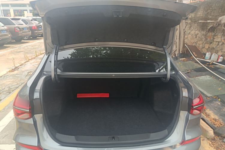 Used Chevrolet Monza 2020 Light Hybrid RS 330T Automatic Comfort Edition Trunk