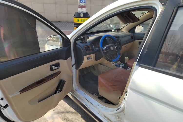 Used Dongfeng Fengon 330 2014 1.5L Manual Utility Version DK15 Driver Seat