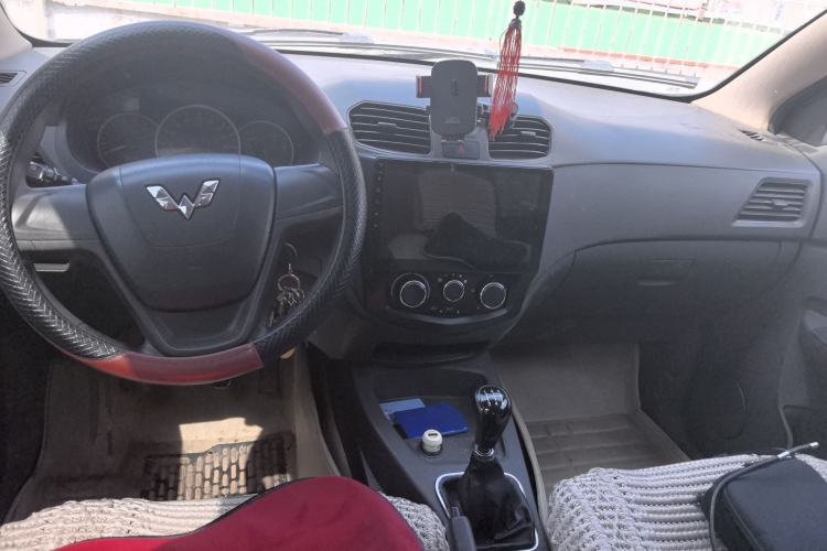 Used Wuling Hongguang 2014 1.5L Standard Version