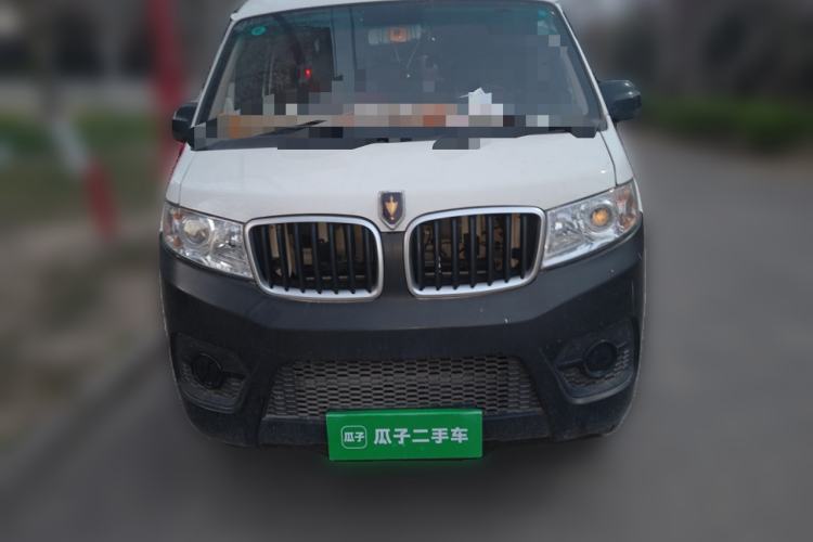 Used Jinbei Hiace X30 2023 1.5L Super-Comfortable Passenger Van 5/6/7-Seater Non-Air-Conditioned Version Model SWC15M Front