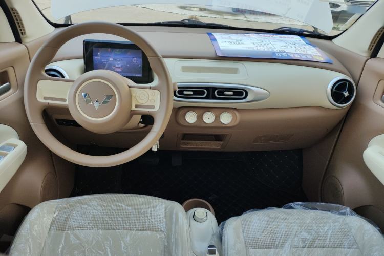 Used Wuling Hongguang MINIEV 2025 Four-Door Version Advanced Edition Center Console