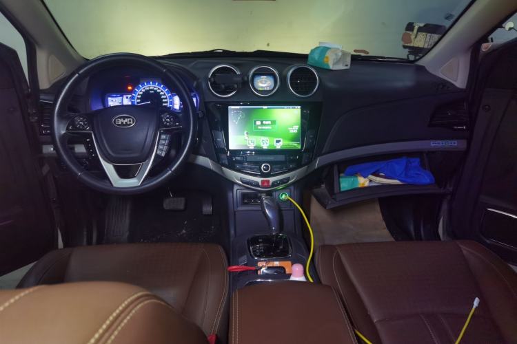 Used BYD S7 2015 2.0T Upgraded Automatic Luxury Version Center Console