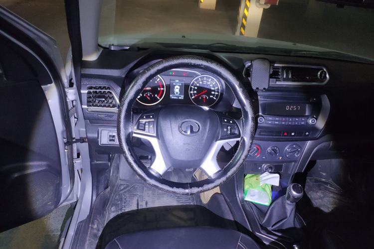 Used Great Wall Wingle 5 2017 2.0T European Version Diesel Two-Wheel Drive Advanced Large Double-Cab GW4D20E Steering Wheel