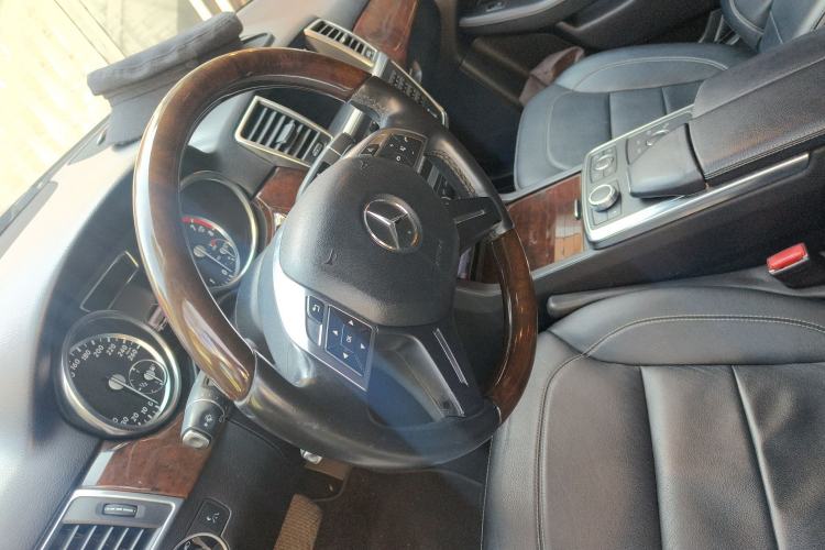 Used Mercedes-Benz M-Class 2014 ML 400 4MATIC Luxury Model
