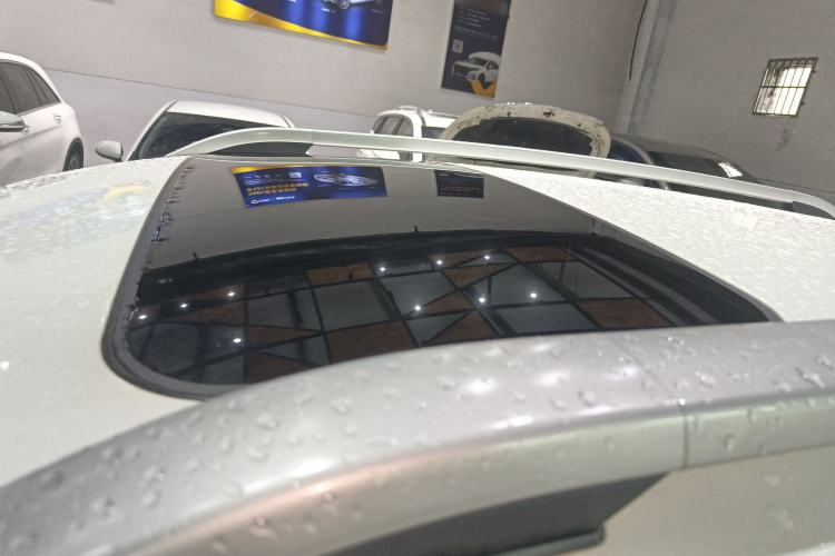 Used Venucia T70 2018 2.0L CVT Smart Enjoyment Version Roof