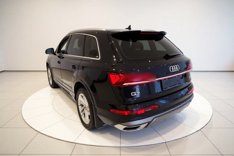 Used Audi Q7 2021 55 TFSI quattro S line Sport model