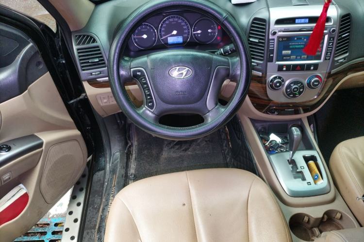 Used Hyundai Santa Fe Classic 2011 2.4 Comfort Edition 7-Seater Two-Wheel Drive Steering Wheel