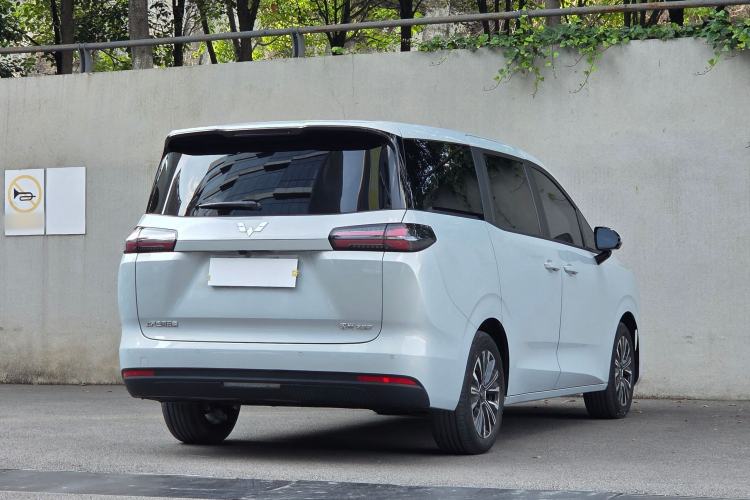Used Wuling Starlight 730 2025 Model Pure Electric 500km Luxury Edition
