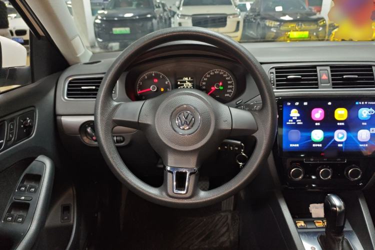 Used Volkswagen Sagitar 2012 1.6L Automatic Fashion Edition Steering Wheel