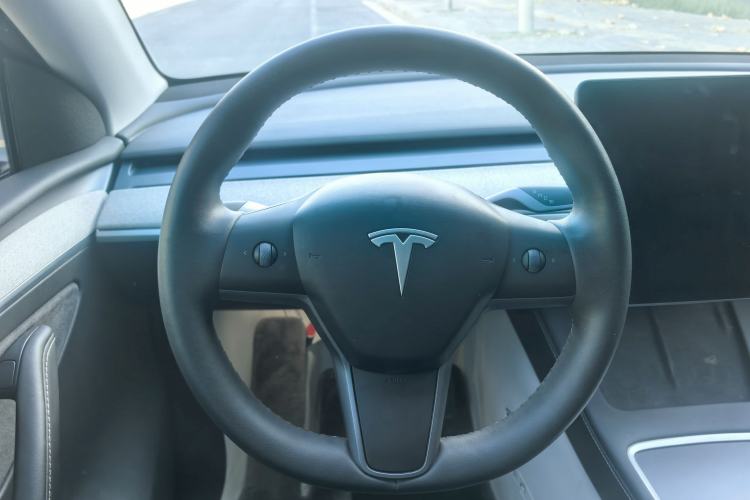 Used Tesla Model Y 2023 Long-Range All-Wheel-Drive Version