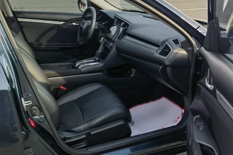 Used Honda Civic 2016 180TURBO CVT Comfort Version Interior 3