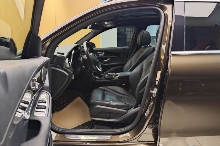 Used Mercedes-Benz GLC 2017 GLC 260 4MATIC Luxury Model