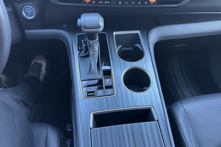 Used Toyota Sienna 2023 2.5L Hybrid Ultimate Edition