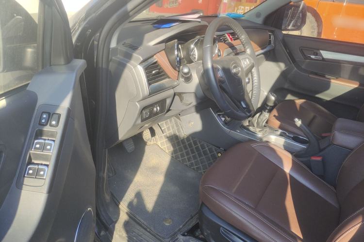 Used JAC T8 2019 2.0T Diesel Two-Wheel Drive Smart Connect Version Standard Double Cabin HFC4DB2-1D1
