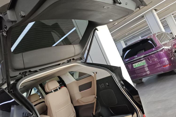 Used XPeng X9 2025 740 Ultra-Long Range Max