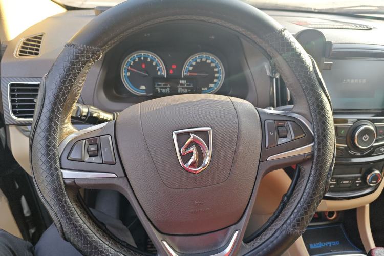 Used Baojun 730 2015 1.8L Manual Luxury Navigation ESP Version 7-seater
