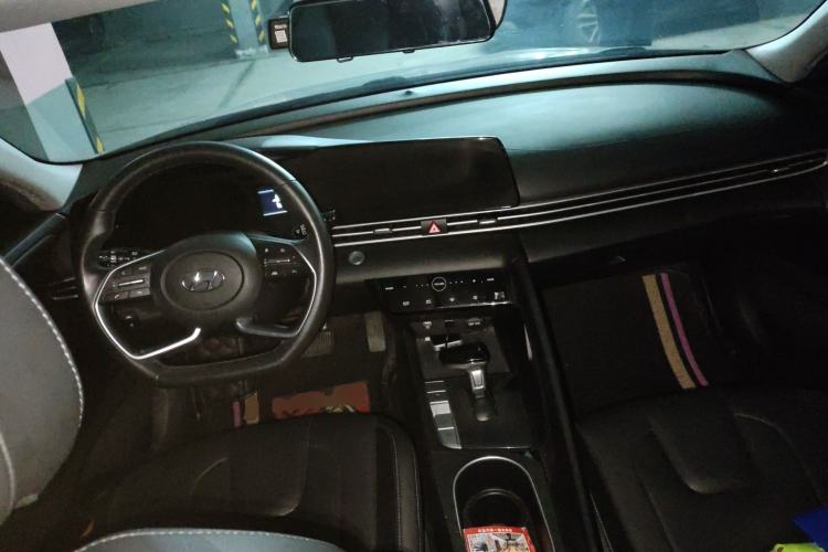 Used Hyundai Elantra 2021 1.5L CVT LUX Prestige Edition
